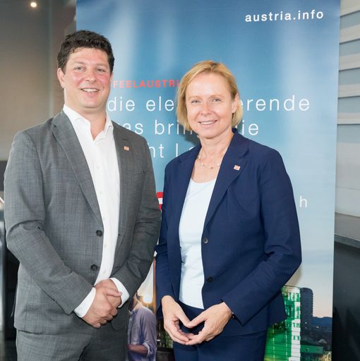  (c) www.annarauchenberger.com / Anna Rauchenberger
- Wien, Austria - 24.09.2018 - Pressekonferenz der Österreich
Werbung: Neue Zielgruppe aus China  vom Touristen zum Reisenden.
China ist mit rund 900.000 Ankünften und 1,3 Millionen Nächtigungen
im Jahr 2017 Österreichs wichtigster asiatischer Herkunftsmarkt mit
größtem Wachstumspotenzial. FOTO v.l.: Emanuel Lehner-Telic,
Österreich Werbung Regional Manager Asien, Petra Stolba,
Geschäftsführerin der Österreich Werbung