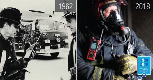 Ein Feuerwehrmann im Jahre 1962 mit dem portablen Motorola
Funkgerät HT200. Im Jahre 2018 erfüllt die MTP8000Ex-Funkgeräteserie
von Motorola Solutions die aktuellsten V6-ATEX- und IECEx-Normen für
den Einsatz unter extremsten Bedingungen, insbesondere in
explosionsgefährdeten Umgebungen. Weiterer Text über ots und
www.presseportal.de/nr/111074 / Die Verwendung dieses Bildes ist für
redaktionelle Zwecke honorarfrei. Veröffentlichung bitte unter
Quellenangabe: "obs/Motorola Solutions"