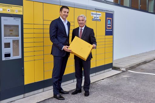 Günther Helm, Generaldirektor der HOFER KG und Georg Pölzl,
Generaldirektor der Österreichischen Post AG bei der Präsentation
der Post-Station in der Linzer Straße 455, 1140 Wien