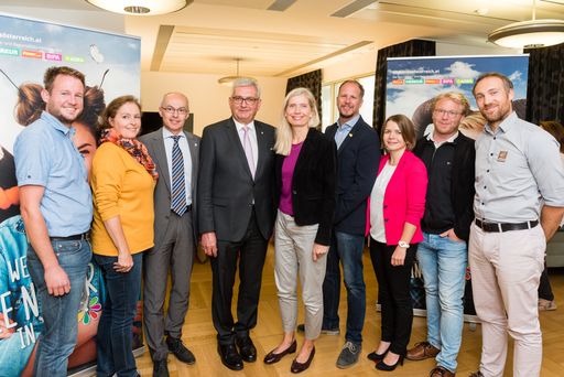 Christian Hatzenbichler, Bergwiesn, Elisabeth Wrbka,
Thermenlinie, Franz Maier, Umweltdachverband, Alfred Riedl,
Gemeindebund, Tanja Dietrich-Hübner, Nachhaltigkeit REWE
International AG, Gábor Wichmann, BirdLife Österreich, Christina
Öhlzelt, Leader-Region Elsbeere Wienerwald, Matthias Rode, Naturpark
Südsteiermark, Ronald Würflinger, Blühendes Österreich
