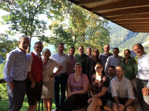 Die Teilnehmer des 4. Lehrgangs der Akademie für
erfahrene Hoteldirektoren (DiA IV) beim 3. Präsenzmodul in Bad
Gastein mit LTO-Chef Leo Bauernberger.
