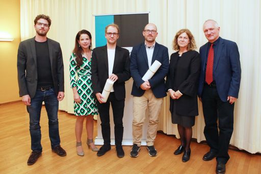 v.l.n.r.: Andreas Kranebitter (Leiter
Forschungsstelle KZ-Gedenkstätte Mauthausen), Barbara Glück
(Direktorin KZ-Gedenkstätte Mauthausen), Andreas Schrabauer
(Preisträger Förderpreis), Christian Rabl (Preisträger
Forschungspreis), Monika Kokalj Kocevar (National Museum of
Contemporary History Slovenia), Bertrand Perz (Universität Wien -
Institut für Zeitgeschichte)