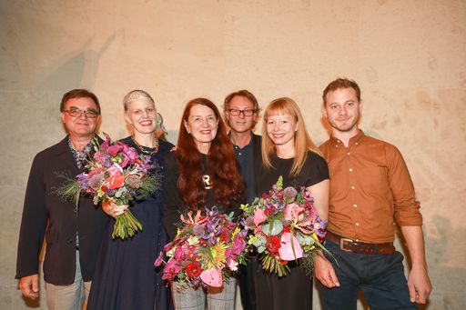 https://www.apa-fotoservice.at/galerie/15647 Wien - v.l.n.r.:
Diethard Leopold, Chloe Piene, Elisabeth von Samsonow, Hans-Peter
Wipplinger, Verena Gamper, Maximilian Prüfer