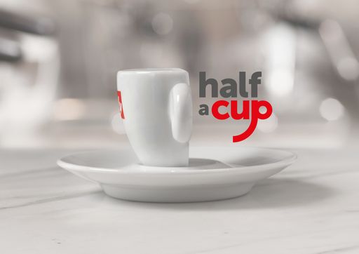 illycaffè feiert den Internationalen Tag des
Kaffees mit HALF A CUP als Aktion im Rahmen des Projektes
THANKS4THECOFFEE