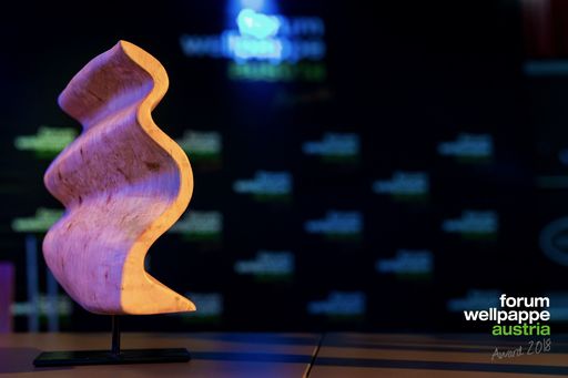 Vorschau Bild von Best of Wellpappe 2018 Die Trophäen der Wellpappe
Austria Awards sind Originalskulpturen des Holzkünstlers Stephan
Kresser.