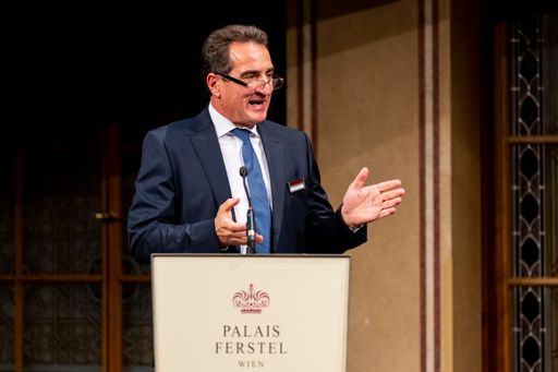 Vorschau Bild von MANZ-Geschäftsführer Peter Guggenberger
präsentierte die neuen digitalen MANZ-Produkte