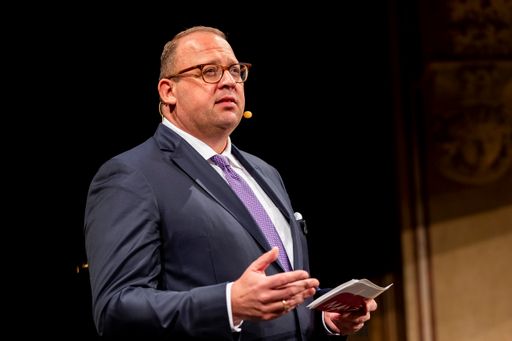 Vorschau Bild von Verlagsleiter Heinz Korntner moderierte den
Höhepunkt, die Verleihung der „MANZ Autorenpreise“