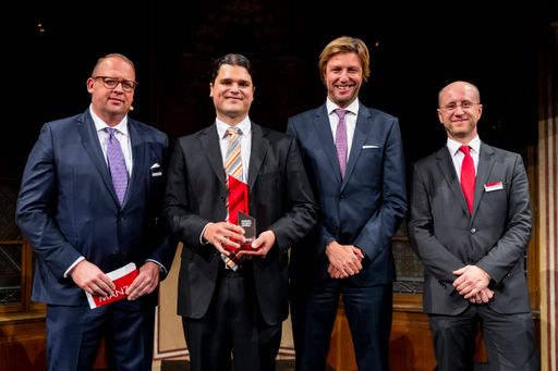 Vorschau Bild von Der Preis für die beste Fachzeitschrift 2018 ging
an Christian Steiner (Ös. Prüfstelle für Rechnungslegung), Klemens
Eiter (BDO Austria) und ihr Team