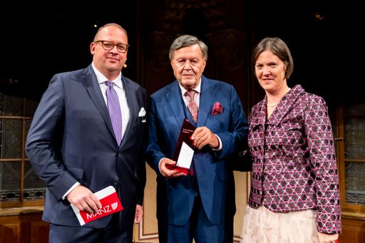 Vorschau Bild von Hans Jürgen Pollirer, MANZ-Autor seit vier
Jahrzehnten, erhielt den „Preis für das Lebenswerk 2018“