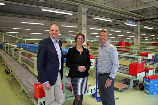 v.l.n.r. Mag. Alexander Herzog - Pharmig
Generalsekretär, Mag. Dr. Monika Vögele - PHAGO Generalsekretärin,
Dr. Andreas Windischbauer - PHAGO Präsident/Voritzender des
Vorstands der Herba Chemiosan Apotheker-AG