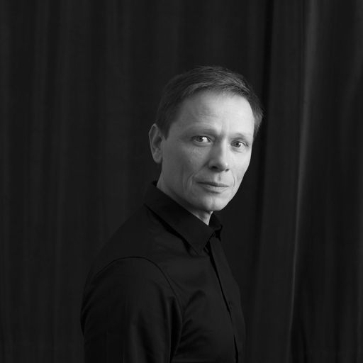 Vorschau Bild von : Von den Machern für die Macher: Weil
Bauunternehmer Harri Majala keine passende Software für sein
Unternehmen finden konnte, um die Prozesse in seinem Baualltag zu
optimieren, nahm er das Problem kurzerhand selbst in die Hand. Sein
eigenes Unternehmen wurde zum Versuchskaninchen.