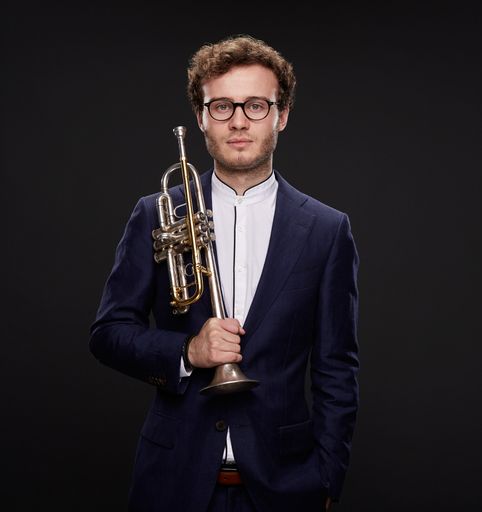 Vorschau Bild von Der junge Trompeter Simon Höfele gibt sein Debüt im Musikzyklus
Prime Time im Wiener Konzerthaus unter der musikalischen Leitung von
Joji Hattori, Erster Dirigent des Wiener KammerOrchesters