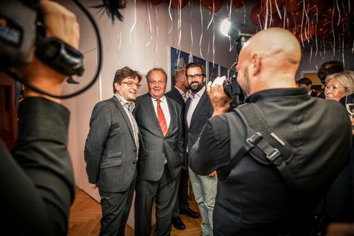 Vorschau Bild von Im Bild von links nach rechts: MMag. Anton
Holzapfel (ÖVI, Geschäftsführer), Dr. Christian Reimitz,
(Engin-Deniz, Partner) Georg Flödl, MA (ÖVI, Präsident)