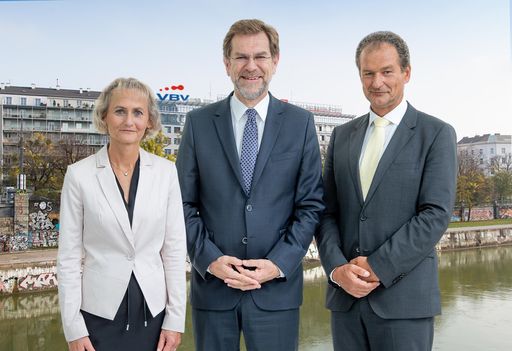Der neue Vorstand der VBV-Vorsorgekasse (v.l.n.r.):
Mag. Michaela Attermeyer CPM, Mag. Andreas Zakostelsky (CEO) und
Ing. Mag. Martin Vörös, MBA.