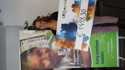 Vorschau Bild von Mag. Stephanie Adler-Fürntrath, Chairman
Greenfinity, nach der Überreichung des Schecks zugunsten des Re-pair
Cafés in Judendburg.