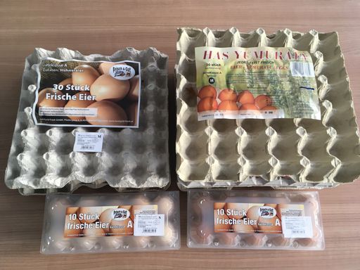 Auf einem Wiener Markt von VIER PFOTEN gefundene
Käfigeier