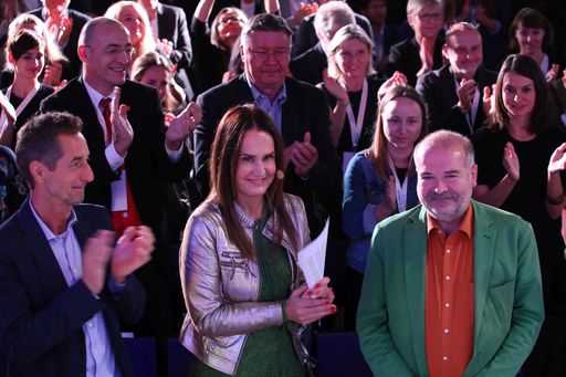 Vorschau Bild von Standing Ovations für VIER PFOTEN Gründer und
Präsident Heli Dungler