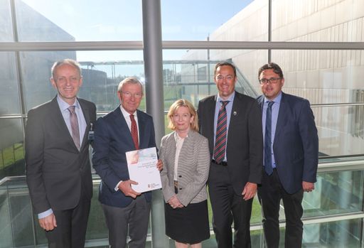 Eröffnung Digitales Transferzentrum in der FH
Salzburg/Puch Urstein. ITG Salzburg. Foto Franz Neumayr 9.10.2018.
v.l. Siegried Reich, LH Wilfried Haslauer, Marianne Kusejko, Veit
Kohnhauser und Walter Haas