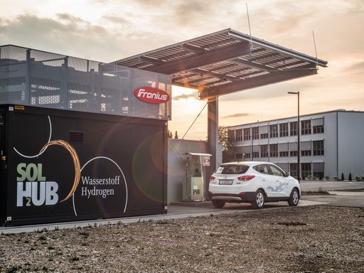  Der Fronius SOLH2UB ist die erste grüne, innerbetriebliche
Wasserstoff-Betankungsanlage Österreichs.