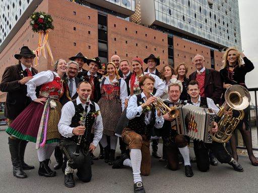 Der KÜCHENKULT und seine Kultköche übernahmen für
einen Abend das kulinarische Zepter in der Elbphilharmonie.