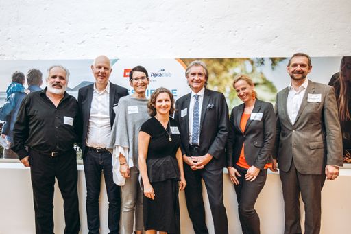 v.l.n.r.: Dr. Philip STREIT, Matthias HORX, Mag. Sandra
TEML-JETTER, Mag. Doris LEPOLT, Prim. Univ.-Prof. Dr. Karl ZWIAUER,
Design. Primaria Dr. Anna Maria CAVINI, Dr. Christopher MAYR
