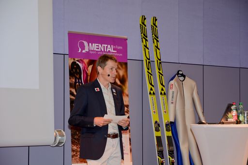 Vorschau Bild von Andreas Goldberger spricht in seinem Vortrag über die
"Lebensschule Spitzensport"