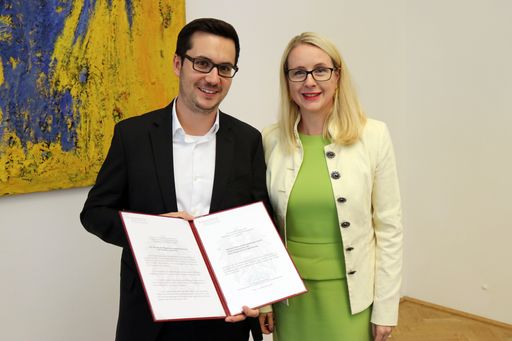 Verleihung des Staatswappens durch Frau
Bundesministerin Dr. Margarete Schramböck an Anexia
