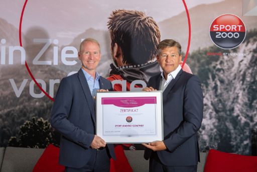 SPORT 2000 wurde als Sport Leading Company zertifiziert. Dr.
Holger Schwarting, Vorstand SPORT 2000 und Anton Pichler, Vorstand
Sport Leading Company freuen sich über die Partnerschaft.