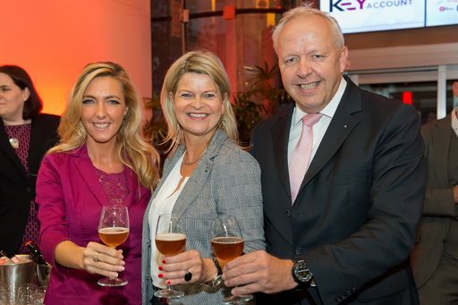 Vorschau Bild von Ina Sabitzer (Moderatorin und Wirtschafscoach), LAbg. Klaudia
Tanner (NÖ-Bauernbund), Winfried Eberl (AV-Medien)