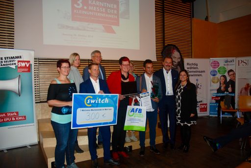 Alexandra Kempfer, Sabina Kampfer,
Switch-Geschäftsführer Christian Ammer, Landeshauptmann Dr. Peter
Kaiser, Christine Kodal, Brigitte Pelwecki und die Gewinner Ahmad
Ibesh, Alfred Trey und Claudia Boyneburg-Lengsfeld-Spendier
(v.l.n.r.)