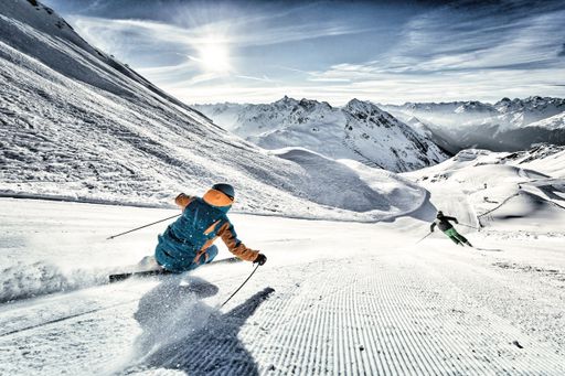 Wintersportgenuss zum Sonnenaufgang
