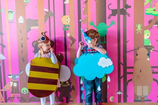 Vorschau Bild von Als Naturwesen verkleidete Kinder im
NaturLese-Museum Neumarkt