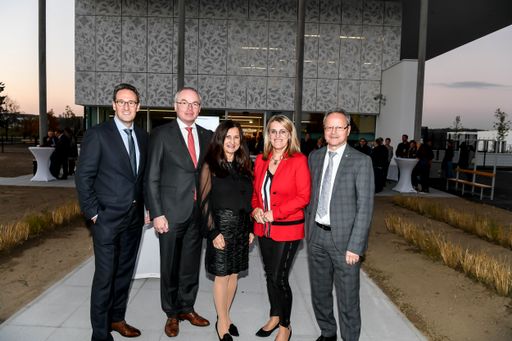  v.l.n.r.: Prim. Dr. Marc Wolff, LH-Stv. Dr. Stephan
Pernkopf, Ärztliche Direktorin Prim.ª Dr. Ingrid Leuteritz,
Landesrätin Ulrike Königsberger-Ludwig und Dipl. KH-BW Helmut Krenn,
Kaufmännischer Geschäftsführer der NÖ Landeskliniken-Holding