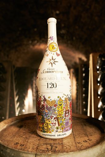 Cuvèe Sensorium stellt ersten Champagner in Porzellanflasche vor.
Photo Credit by Champagne Sensorium / Weiterer Text über ots und
www.presseportal.de/nr/132544 / Die Verwendung dieses Bildes ist für
redaktionelle Zwecke honorarfrei. Veröffentlichung bitte unter
Quellenangabe: "obs/Cuvee Sensorium GmbH"