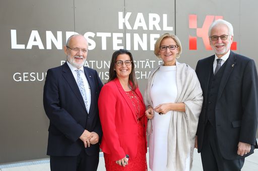 https://www.apa-fotoservice.at/galerie/16257 Im Bild v.l.n.r.:
Univ.-Prof.Dr. Rudolf Mallinger (Rektor Karl Landsteiner
Privatuniversität für Gesundheitswissenschaften), Prorektorin Mag.
Sabine Siegl, Landeshauptfrau Johanna Mikl-Leitner, Univ.-Prof. Dr.
Wolfgang Schütz (Universitätsrat der Karl Landsteiner
Privatuniversität für Gesundheitswissenschaften)