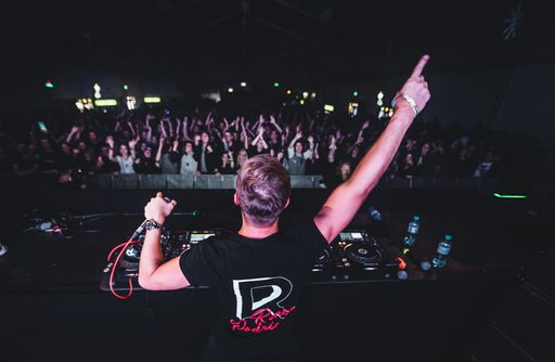 Rene Rodrigezz sorgte am Samstag für tolle Stimmung
bei tausenden Fans. Insgesamt kamen von 2. bis 4. November 6.000
Partygäste in die Region Zell am See-Kaprun