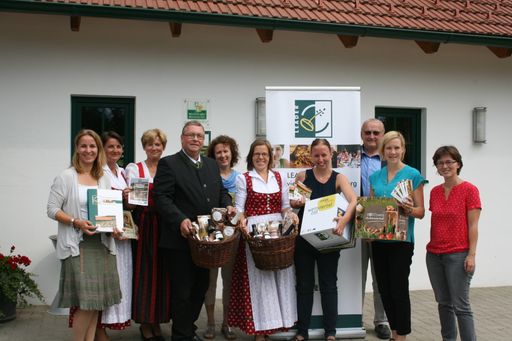  Sind sichtlich stolz auf ihre Produkte, die nun auf
www.kostbares-weinviertel.at zu finden sind.