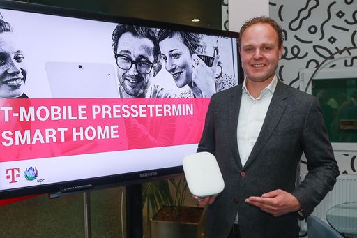  https://www.apa-fotoservice.at/galerie/16309
verknüpfen Mit „T-Mobile Smart Home“ erhalten Kunden ab sofort eine
Komplettlösung, um verschiedenste Geräte und Einrichtungen wie
Heizung, Licht oder Rauch- und Bewegungsmelder zu Hause oder
unterwegs per App zu steuern. Smart Home von T-Mobile integriert
dabei verschiedene Funktionen und Hersteller, die sich modular
erweitern lassen.