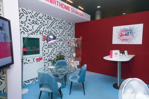Vorschau Bild von Mit „T-Mobile Smart Home“ erhalten Kunden ab sofort
eine Komplettlösung, um verschiedenste Geräte und Einrichtungen wie
Heizung, Licht oder Rauch- und Bewegungsmelder zu Hause oder
unterwegs per App zu steuern. Smart Home von T-Mobile integriert
dabei verschiedene Funktionen und Hersteller, die sich modular
erweitern lassen.