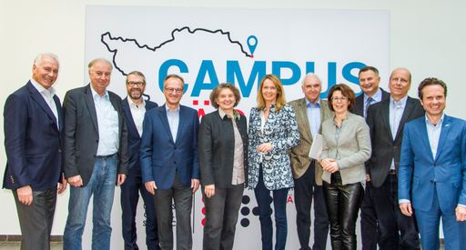  Das Kuratorium der FH Kärnten fungiert als
wissenschaftlicher Beirat und hat die Aufgabe, die Hochschule bei
der Weiterentwicklung und Evaluierung der Studienprogramme zu
beraten.