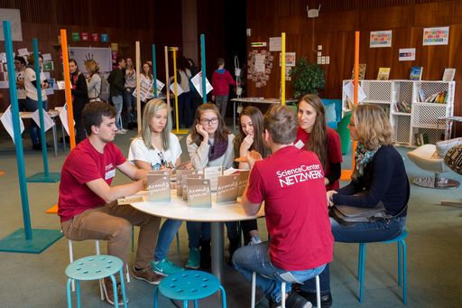 Vorschau Bild von In 17 Zielen um die Welt, ein Aktionstag des
ScienceCenter-Netzwerks anlässlich des 1. Internationalen Tages der
Science Center und Science Museen 2016