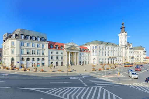 Senatorska 18, eine historisches Bürogebäude im
zentralen Geschäftsviertel von Warschau, auch bekannt als
Jabłonowski Palace.