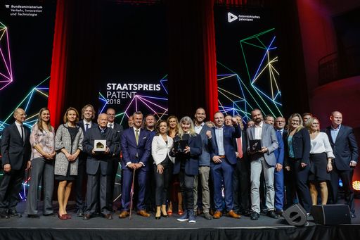 Preisträger des Staatspreis Patent mit Bundesminister Norbert
Hofer und Patentamtspräsidentin Mariana Karepova sowie Jury