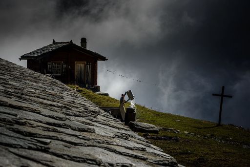 Vorschau Bild von Siegerfoto PR-Bild Award 2018 in der Kategorie Lifestyle:
»Alpenleben«, eingereicht von Grächen und St. Niklaus Tourismus und
Gewerbe. Fotograf: Stefan Walter. Das Foto ist nicht nur
Kategoriesieger, sondern auch das PR-Bild des Jahres in der Schweiz.
Honorarfreie Nutzung dieses Fotos nur in Zusammenhang mit
Berichterstattung zum PR-Bild Award. Weiterer Text über ots und
www.presseportal.de/nr/6344 / Veröffentlichung bitte unter
Quellenangabe: "obs/news aktuell GmbH" Weiterer Text über ots und
www.presseportal.de/nr/6344 / Die Verwendung dieses Bildes ist für
redaktionelle Zwecke honorarfrei. Veröffentlichung bitte unter
Quellenangabe: "obs/news aktuell GmbH/Stefan Walter"