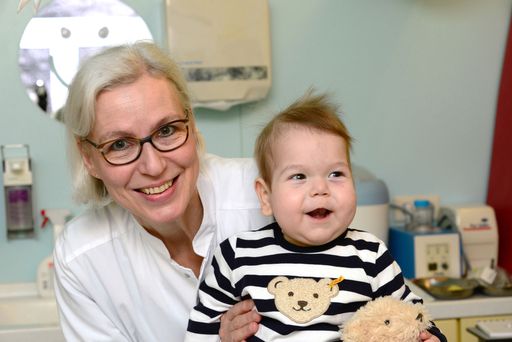 Vorschau Bild von Siegerfoto PR-Bild Award 2018 in der Kategorie »Storys und
Kampagnen«: »Herztransplantation« Herz - und Diabeteszentrum NRW.
Weiterer Text über ots und www.presseportal.de/nr/6344 / Die
Verwendung dieses Bildes ist für redaktionelle Zwecke honorarfrei.
Veröffentlichung bitte unter Quellenangabe: "obs/news aktuell
GmbH/Armin Kühn"