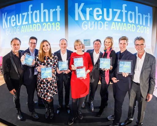 Vorschau Bild von Die begehrten KREUZFAHRT GUIDE AWARDS 2018 wurden am 8. November
im Hotel The Fontenay in Hamburg an der Alster verliehen - zum 10.
Mal in Folge seit 2008. Auf dem Foto von links: Uwe Bahn, Autor
Kreuzfahrt Guide, Kevin Bubolz, Norwegian Cruise Line (Kategorie
Entertainment), Frauke Hinrichs, Sea Dream Yacht Club (Kategorie
Service), Karl J. Pojer, Hapag-Lloyd Cruises (Kategorie
Gastronomie), Martina Reuter, AIDA Cruises (Kategorie Familie und
Sonderpreis der Jury), Guido Laukamp, nicko cruises (Flussschiff des
Jahres), Wybcke Meier, TUI Cruises (Kategorie Sport & Wellness),
Benjamin Krumpen, Phoenix Reisen (Kategorie Routing), Johannes
Bohmann, Autor Kreufahrt Guide Foto: Kreuzfahrt Guide / Udo Geisler
/ Weiterer Text über ots und www.presseportal.de/nr/53784 / Die
Verwendung dieses Bildes ist für redaktionelle Zwecke honorarfrei.
Veröffentlichung bitte unter Quellenangabe: "obs/planet c GmbH/Udo
Geisler"