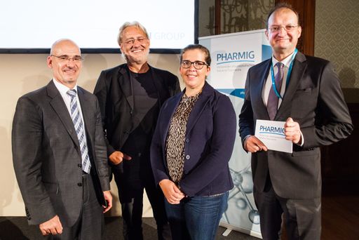 Im Bild (v. l.): Mag. Hanns Kratzer, Robert Riedl,
Mag. Birgit Bernhard, Mag. Alexander Herzog