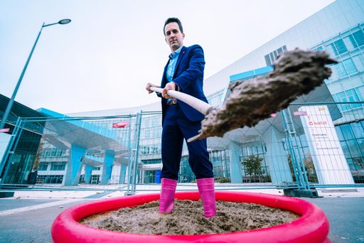 NEOS Wien Klubobmann Christoph Wiederkehr gegen den
roten Sumpf im KH Nord-Skandal