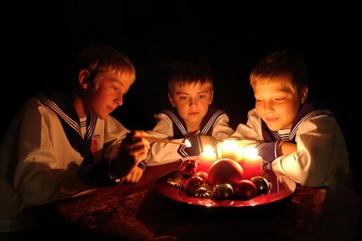  Advent im Klösterreich: Still und ruhig, aber auch
stimmungsvoll und bezaubernd – die Klöster zeichnen sich durch ihr
attraktives Programm in der Vorweihnachtszeit aus:
www.kloesterreich.com/advent-weihnachten-im-kloster/