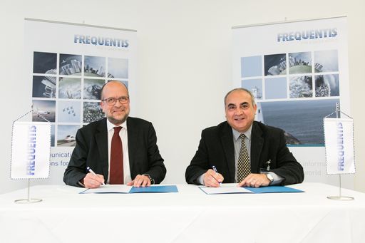  https://www.apa-fotoservice.at/galerie/16113 Hermann Mattanovich
(Mitglied des Vorstands, Frequentis AG) und Abdelazim Mohamed Ali
(Chairman RTA, River Transport Authority Egypt) unterzeichnen die
erfolgreiche Werkabnahme